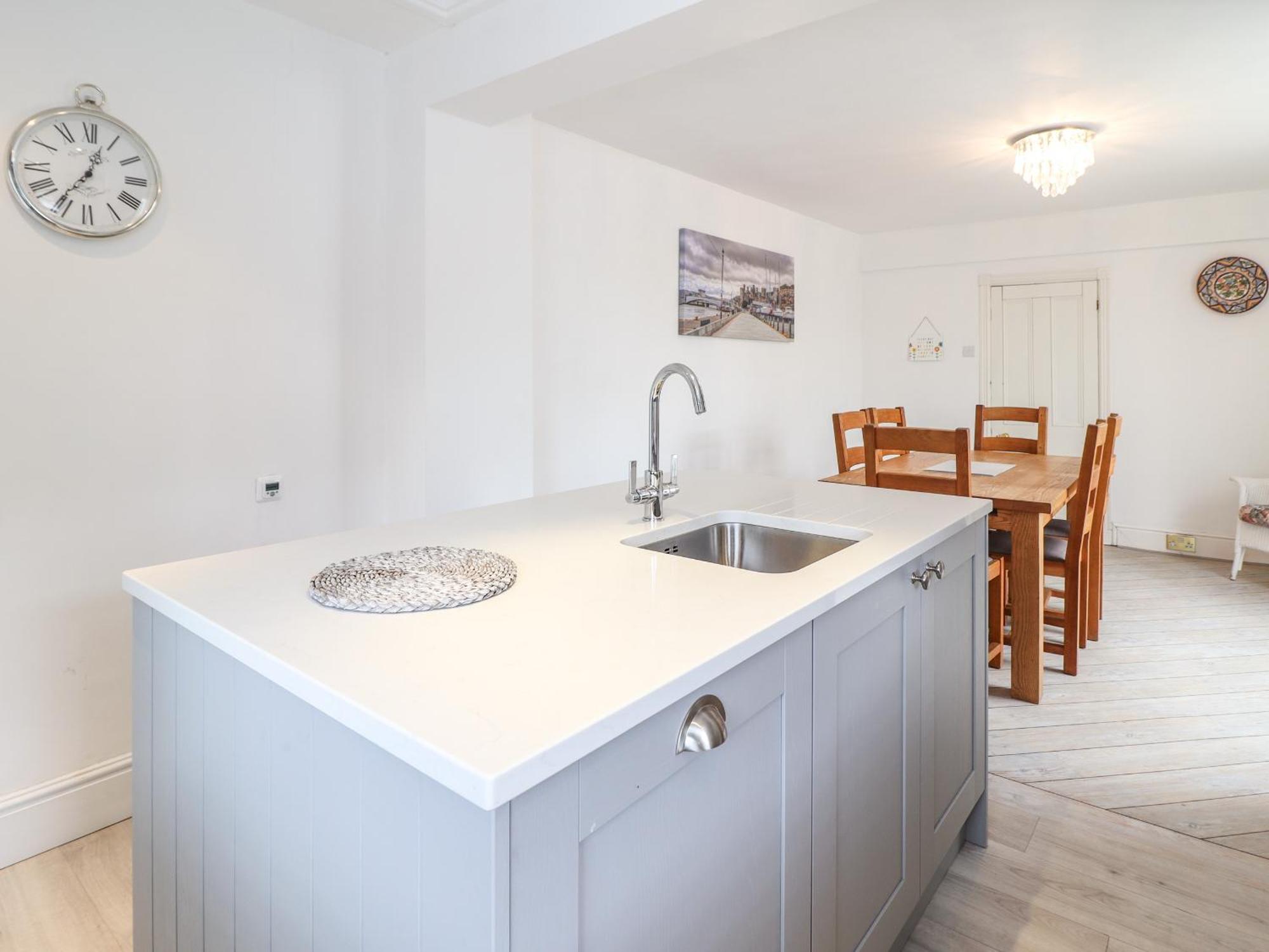 24 Cadnant Park Villa Конуи Екстериор снимка